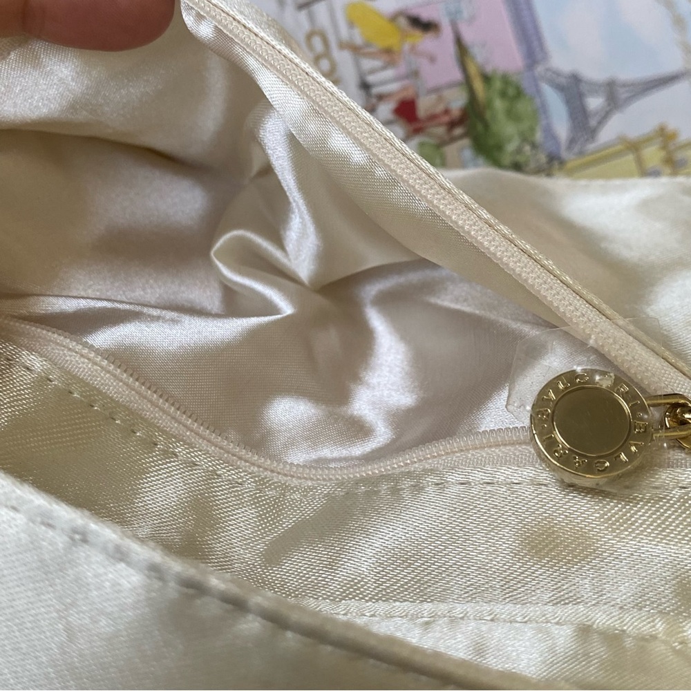 Bvlgari Ivory Satin Clutch Emirates Toiletries Amenity Pouch with Logo Gold Ring - Picture 9 of 15